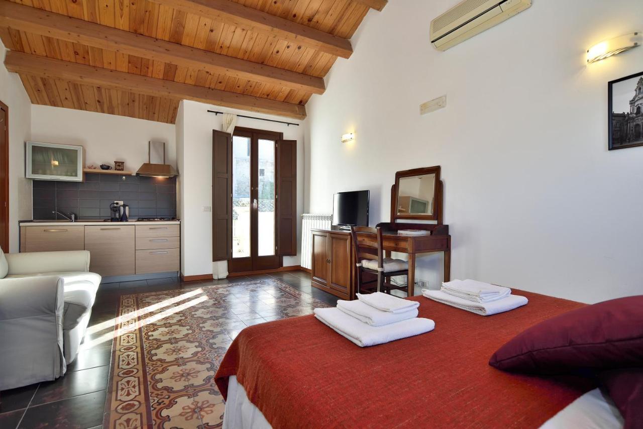 Le Luci Su Ibla - Ospitalita Con Vista Bed & Breakfast รากูซา ภายนอก รูปภาพ