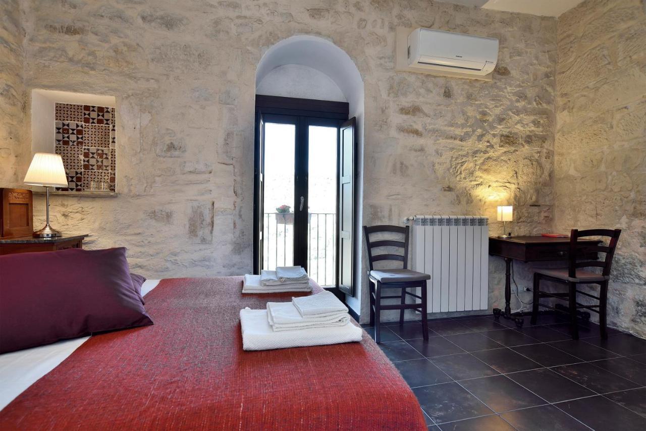 Le Luci Su Ibla - Ospitalita Con Vista Bed & Breakfast รากูซา ภายนอก รูปภาพ