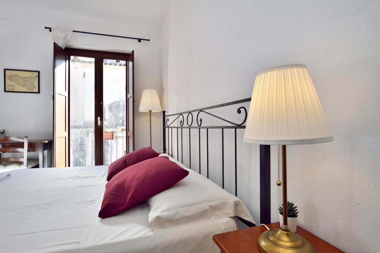 Le Luci Su Ibla - Ospitalita Con Vista Bed & Breakfast รากูซา ภายนอก รูปภาพ